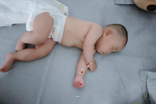 中山宝宝先长上牙还是下牙 中山宝宝先长上牙还是下牙